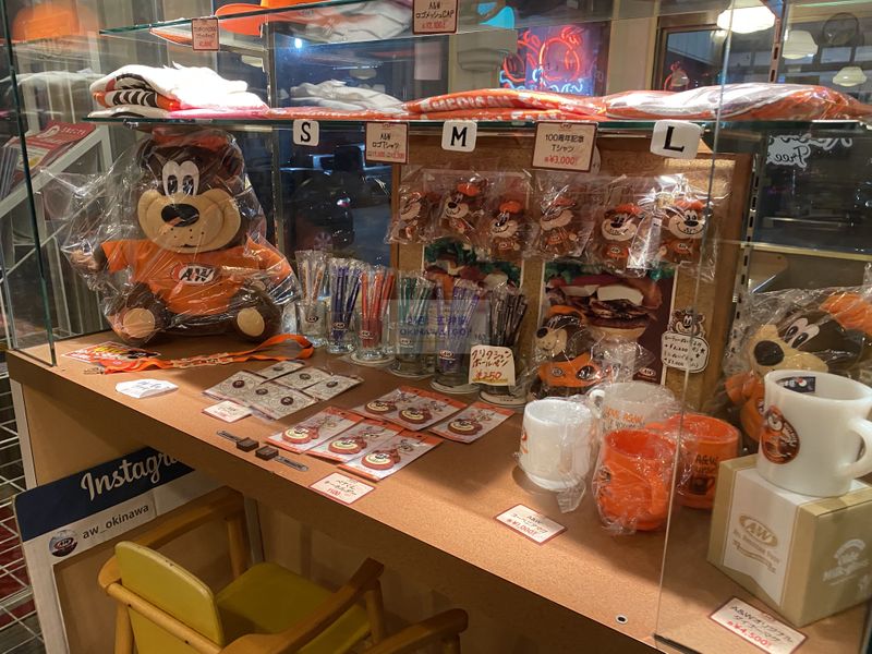 沖繩行程分享-A&W名護店周邊商品