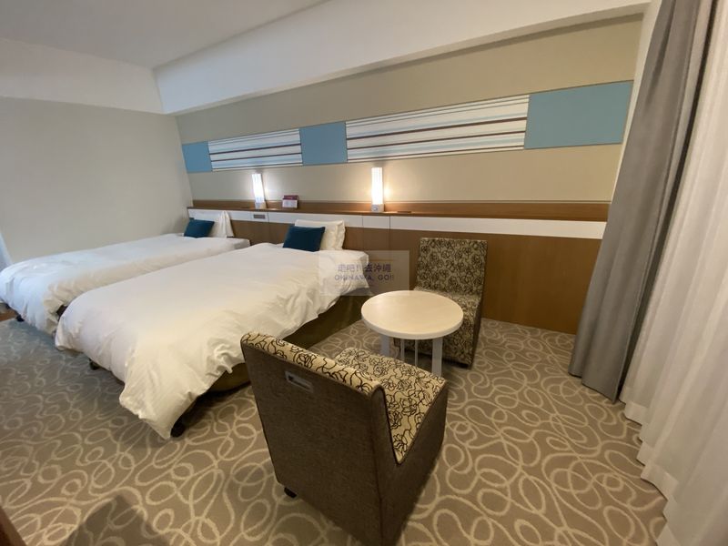 Vessel Hotel Campana Okinawa-沙發區