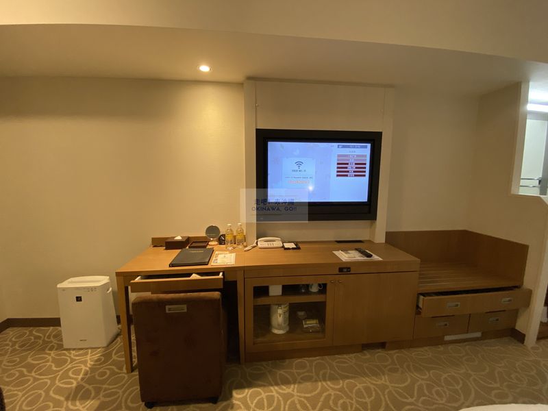 Vessel Hotel Campana Okinawa-電視櫃