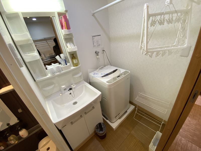 宇宙歌町站公寓-洗手台、洗衣機