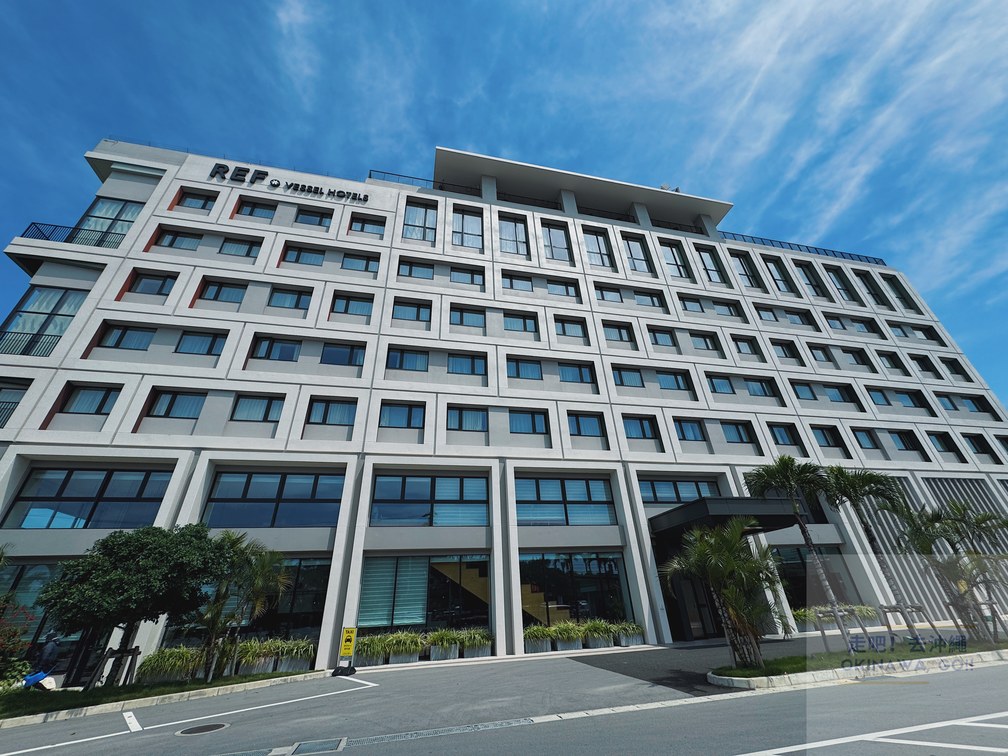 【沖繩中部飯店推薦】REF Okinawa Arena by Vessel Hotels(REF 沖繩競技場 - VESSEL 飯店)|開箱評價|飯店外觀