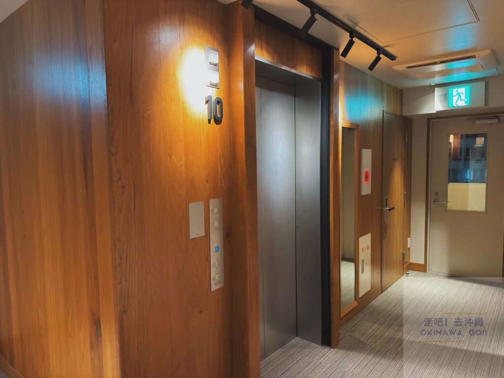 【那霸住宿推薦】PROSTYLE TERRACE NAHA(那霸普羅斯泰爾露台飯店)|電梯口