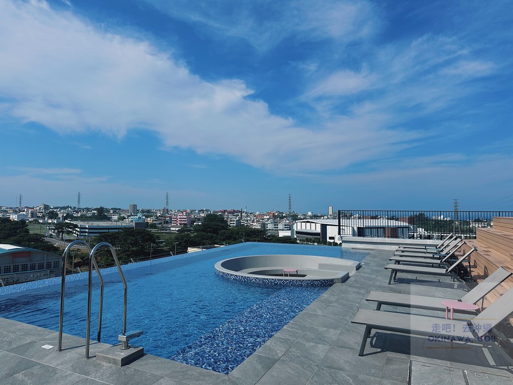 【沖繩中部飯店推薦】REF Okinawa Arena by Vessel Hotels(REF 沖繩競技場 - VESSEL 飯店)|開箱評價|
游泳池