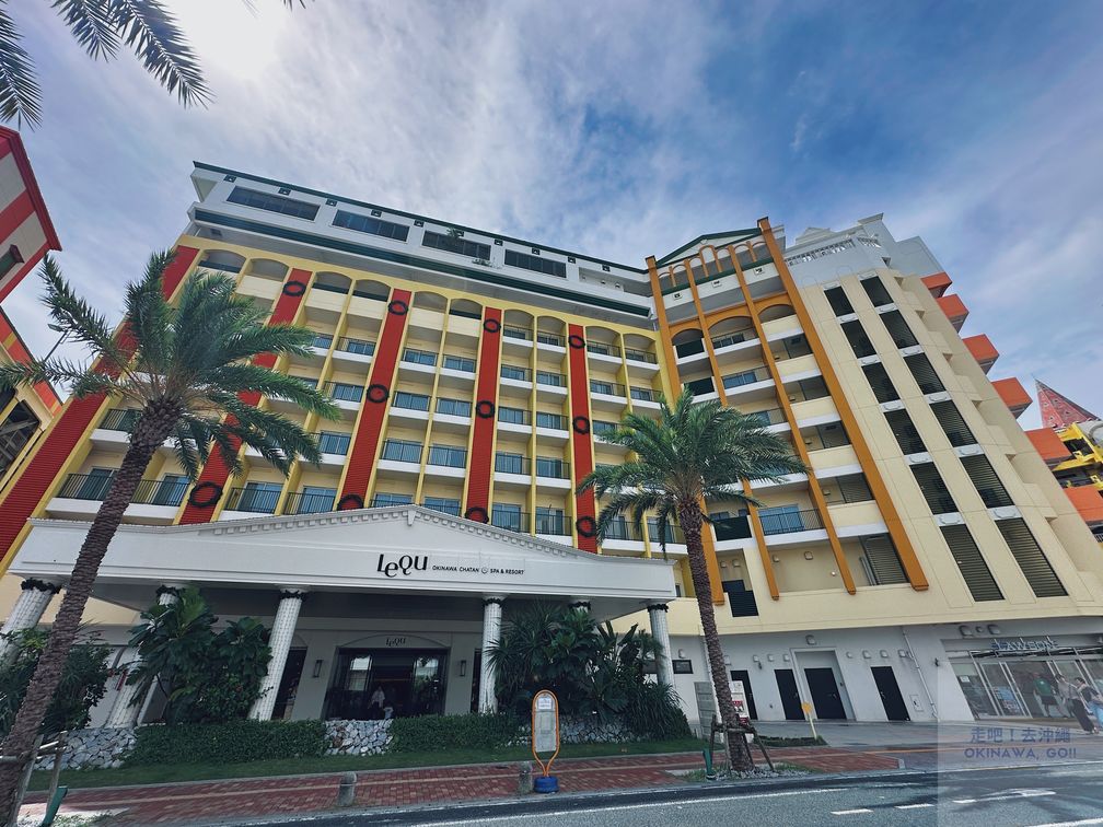 美國村住宿推薦｜LeQu 雷克沖繩北谷溫泉度假村 門口畫面