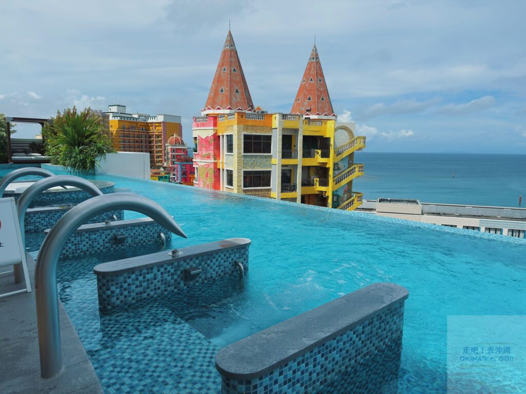 美國村住宿推薦｜LeQu 雷克沖繩北谷溫泉度假村－游泳池